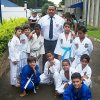 Arbitro com seus alunos